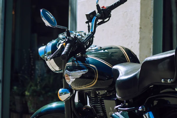 Reims Francie Dubna 2021 Royal Enfield 500Ccm Motocykl Zaparkovaný Ulicích — Stock fotografie