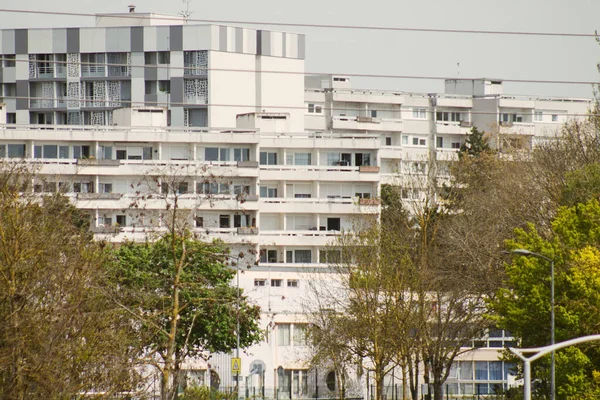 ランスフランス2021年4月28日フランスを襲ったコロナウイルスの流行の間にランスのクロワ ルージュ地区に位置する建物のファサード — ストック写真