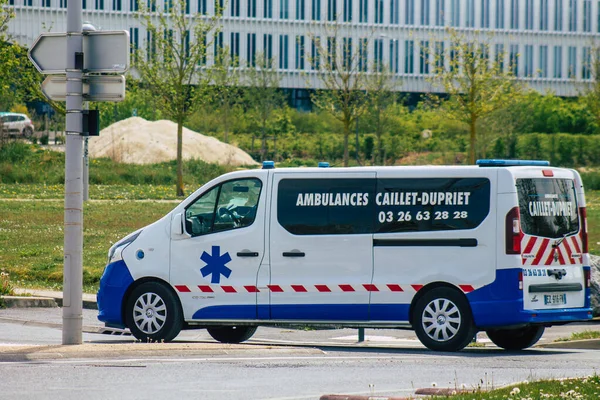 Reims Frankrike April 2021 Ambulans Kör Genom Reims Gator Det — Stockfoto