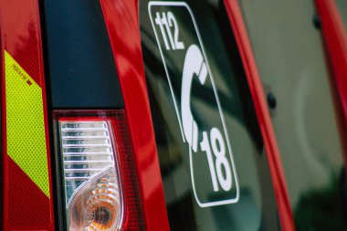 Reims Fransa 4 Mayıs 2021 Coronavirus salgını sırasında Reims sokaklarına müdahale eden itfaiye aracı Fransa 'yı vurdu