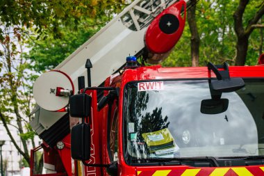 Reims Fransa 4 Mayıs 2021 Coronavirus salgını sırasında Reims sokaklarına müdahale eden itfaiye aracı Fransa 'yı vurdu