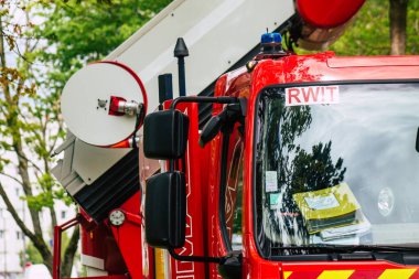 Reims Fransa 4 Mayıs 2021 Coronavirus salgını sırasında Reims sokaklarına müdahale eden itfaiye aracı Fransa 'yı vurdu