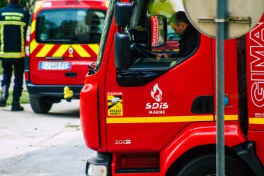 Reims Fransa 4 Mayıs 2021 Coronavirus salgını sırasında Reims sokaklarına müdahale eden itfaiye aracı Fransa 'yı vurdu