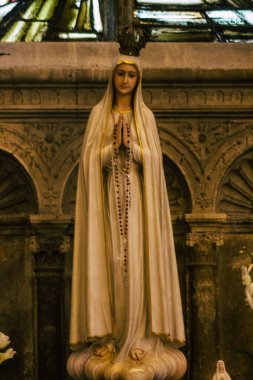 Reims France 05 Mayıs 2021 Saint Jacques Kilisesi, 12. yüzyılda inşa edilmiştir ve Reims 'de muhafaza edilen en eski ortaçağ kiliselerinden biridir, Coronavirus salgını sırasında hala açıktır.