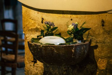 Reims France 05 Mayıs 2021 Saint Jacques Kilisesi, 12. yüzyılda inşa edilmiştir ve Reims 'de muhafaza edilen en eski ortaçağ kiliselerinden biridir, Coronavirus salgını sırasında hala açıktır.