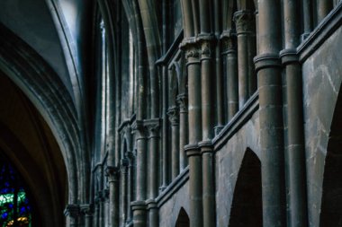 Reims France 05 Mayıs 2021 Saint Jacques Kilisesi, 12. yüzyılda inşa edilmiştir ve Reims 'de muhafaza edilen en eski ortaçağ kiliselerinden biridir, Coronavirus salgını sırasında hala açıktır.