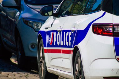 Reims France 05 Mayıs 2021 Fransa 'da meydana gelen koronavirüs salgını sırasında Reims sokaklarına müdahale eden polis