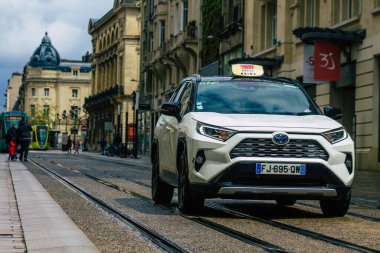 Reims Fransa 5 Mayıs 2021 Coronavirus salgını sırasında Reims sokaklarında araba sürerken Fransa 'yı vuruyor.