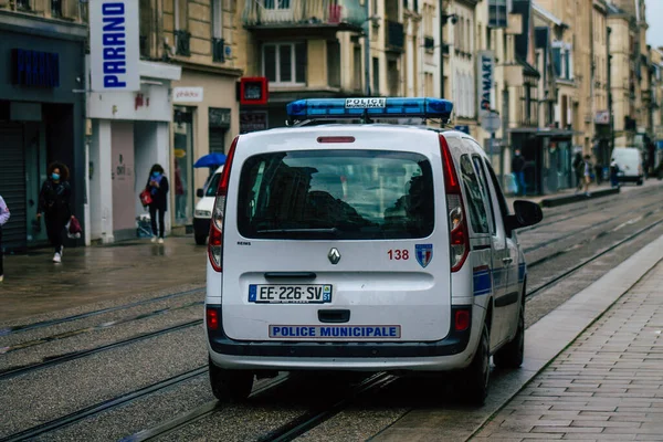 Reims Francie 2021 Policie Zásazích Ulicích Remeše Během Epidemie Koronaviru — Stock fotografie