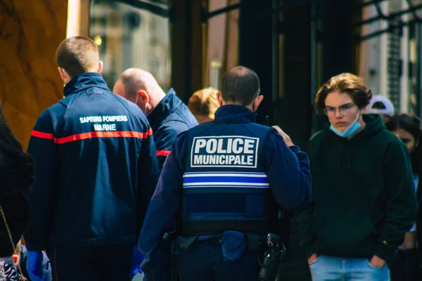 Reims France May 2021 Rendőrség Beavatkozik Reims Utcáin Koronavírus Járvány — Stock Fotó