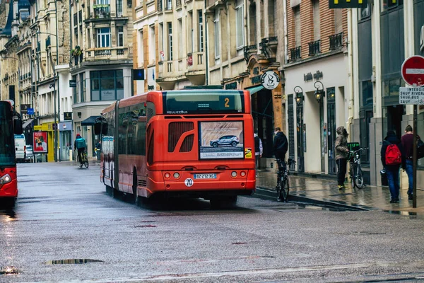 Reims França Maio 2021 Ônibus Dirigindo Pelas Ruas Reims Durante — Fotografia de Stock