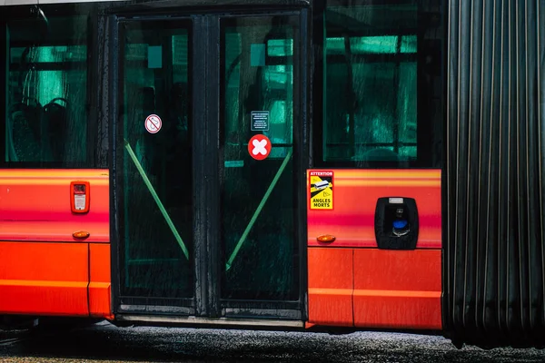 Reims Francie Květen 2021 Autobus Projíždějící Ulicemi Remeš Během Epidemie — Stock fotografie