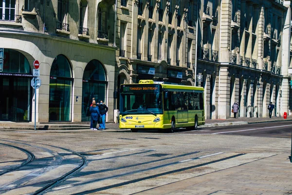 Reims Francie Květen 2021 Autobus Projíždějící Ulicemi Remeš Během Epidemie — Stock fotografie