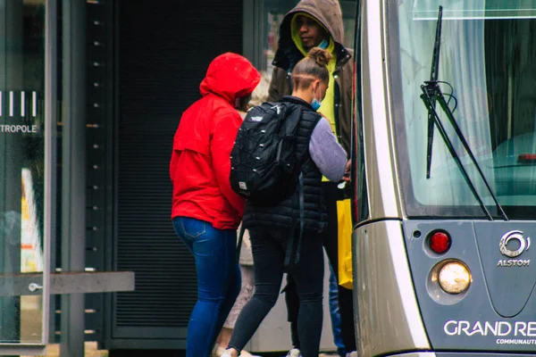 Reims Francie Květen 2021 Lidé Stojící Tramvajové Zastávce Centru Remeše — Stock fotografie