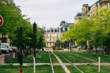 Reims, Fransa 'yı 28 Mayıs 2021' de Fransa 'nın Grand Est bölgesinde yer alan ve Avrupa' nın en eski kentlerinden biri olan Reims kentinin manzarası.