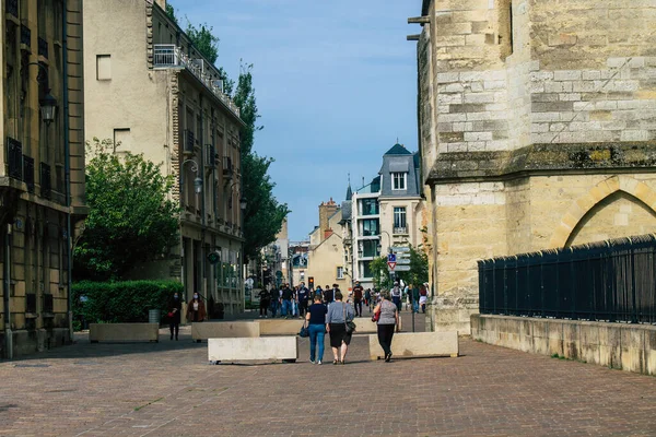 Reims, Fransa 'yı 28 Mayıs 2021' de Fransa 'nın Grand Est bölgesinde yer alan ve Avrupa' nın en eski kentlerinden biri olan Reims kentinin manzarası.