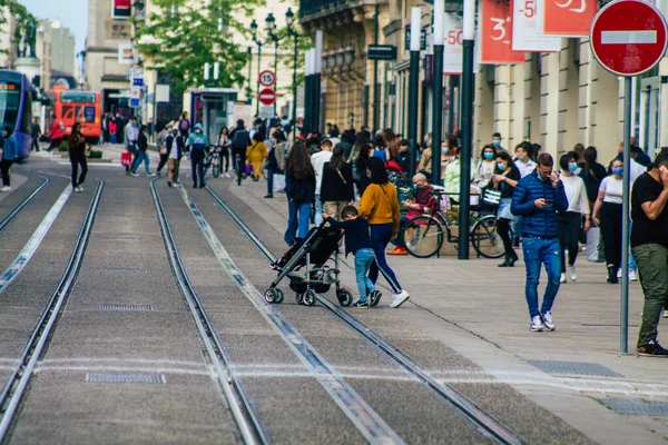 Reims França Maio 2021 Pedestres Caminhando Pelas Ruas Reims Durante — Fotografia de Stock