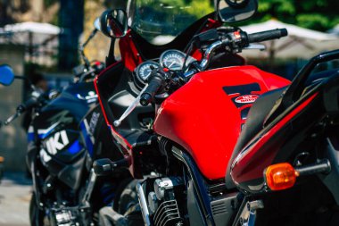 Reims 29 Mayıs 2021 Reims şehir merkezindeki bir otoparkta park etmiş bir motosiklet tamircisine yakın çekim