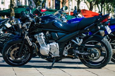 Reims 29 Mayıs 2021 Reims şehir merkezindeki bir otoparkta park etmiş bir motosiklet tamircisine yakın çekim