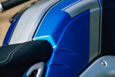 Reims 29 Mayıs 2021 Reims şehir merkezindeki bir otoparkta park etmiş bir motosiklet tamircisine yakın çekim