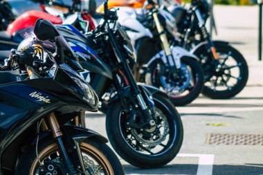 Reims 29 Mayıs 2021 Reims şehir merkezindeki bir otoparkta park etmiş bir motosiklet tamircisine yakın çekim