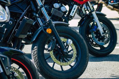 Reims 29 Mayıs 2021 Reims şehir merkezindeki bir otoparkta park etmiş bir motosiklet tamircisine yakın çekim