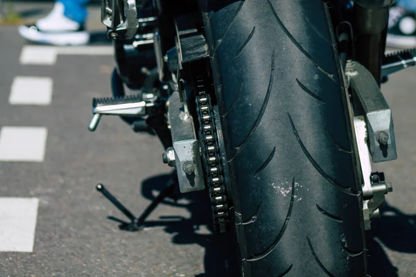 Reims Francia Mayo 2021 Acercamiento Mecánica Una Motocicleta Estacionada Estacionamiento —  Fotos de Stock