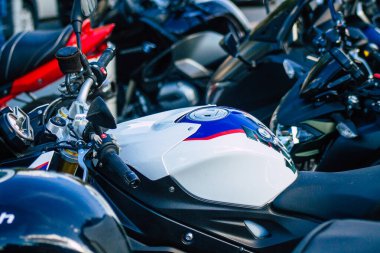 Reims 29 Mayıs 2021 Reims şehir merkezindeki bir otoparkta park etmiş bir motosiklet tamircisine yakın çekim