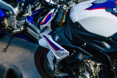 Reims 29 Mayıs 2021 Reims şehir merkezindeki bir otoparkta park etmiş bir motosiklet tamircisine yakın çekim