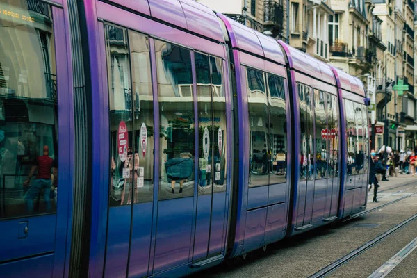 Реймс Франция Мая 2021 Года Современный Электрический Трамвай Пассажиров Прокатившихся — стоковое фото