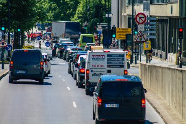 Fransa 'da Coronavirus salgını sırasında Reims sokaklarında 31 Mayıs 2021' de trafik sıkışıklığı yaşandı.