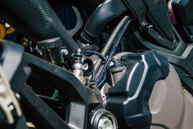 Reims 31 Mayıs 2021 'de Reims şehir merkezindeki bir otoparkta park etmiş bir motosiklet tamircisine yakın çekim