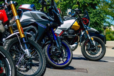 Reims 31 Mayıs 2021 'de Reims şehir merkezindeki bir otoparkta park etmiş bir motosiklet tamircisine yakın çekim