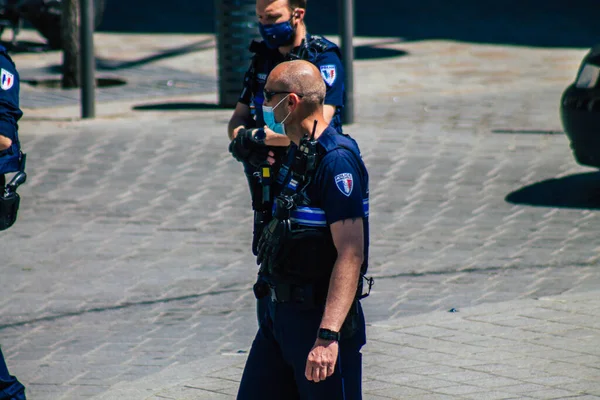 Reims Francie Května 2021 Policista Hlídkující Centru Remeše Během Dekontaminace — Stock fotografie