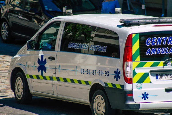 Reims França Maio 2021 Ambulância Dirigindo Pelas Ruas Reims Durante — Fotografia de Stock