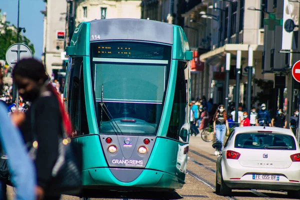 Reims Frankreich Mai 2021 Moderne Elektrische Straßenbahn Für Fahrgäste Die — Stockfoto