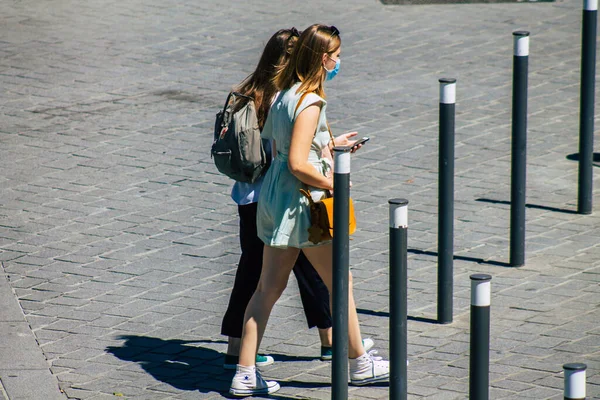 Reims Francia Mayo 2021 Mujer Caminando Por Las Calles Reims —  Fotos de Stock