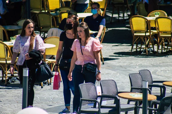 Reims Frankrike Maj 2021 Kvinnan Promenerar Reims Gator Det Utbrott — Stockfoto