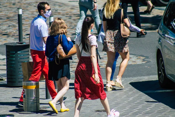 Reims Francia Maggio 2021 Donna Che Cammina Strade Reims Durante — Foto Stock