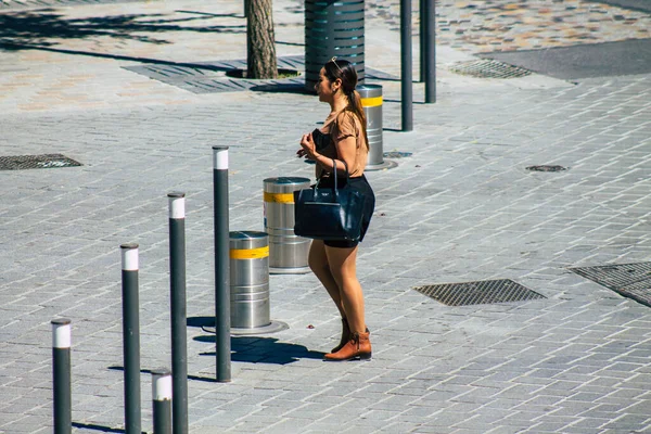 Reims France Mai 2021 Une Femme Marche Dans Les Rues — Photo