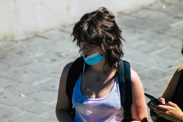 Reims França Maio 2021 Mulher Andando Nas Ruas Reims Durante — Fotografia de Stock