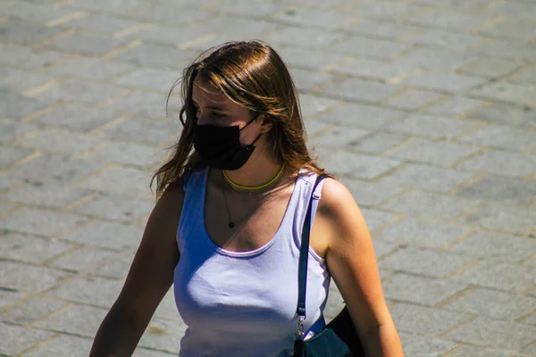 Reims Francia Mayo 2021 Mujer Caminando Por Las Calles Reims — Foto de Stock