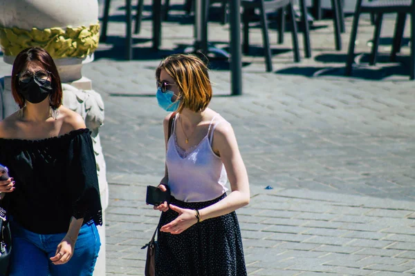 Reims França Maio 2021 Mulher Andando Nas Ruas Reims Durante — Fotografia de Stock