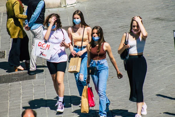 Reims França Maio 2021 Mulher Andando Nas Ruas Reims Durante — Fotografia de Stock