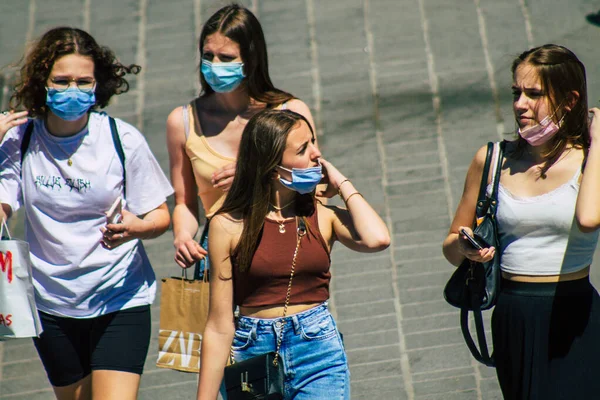 Reims França Maio 2021 Mulher Andando Nas Ruas Reims Durante — Fotografia de Stock