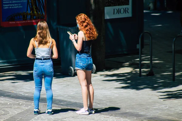 Reims França Maio 2021 Mulher Andando Nas Ruas Reims Durante — Fotografia de Stock