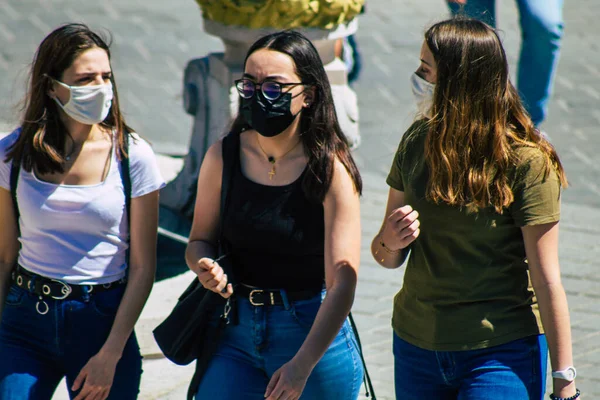 Reims França Maio 2021 Mulher Andando Nas Ruas Reims Durante — Fotografia de Stock