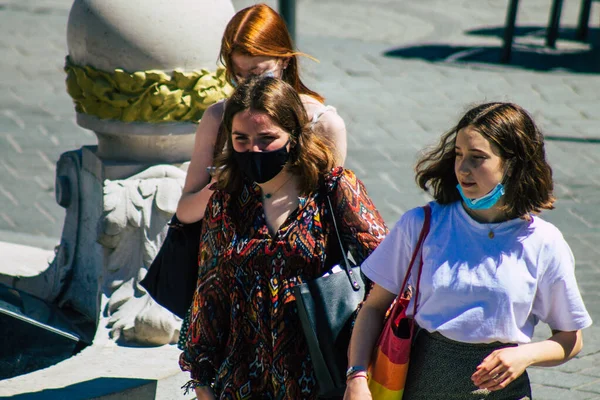 Reims Francia Mayo 2021 Mujer Caminando Por Las Calles Reims — Foto de Stock