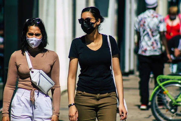 Reims França Maio 2021 Mulher Andando Nas Ruas Reims Durante — Fotografia de Stock