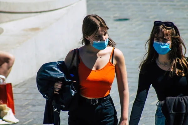 Reims França Junho 2021 Mulher Andando Nas Ruas Reims Durante — Fotografia de Stock